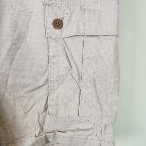 Men's Lee khaki Cargo shorts - Picture 4 of 7